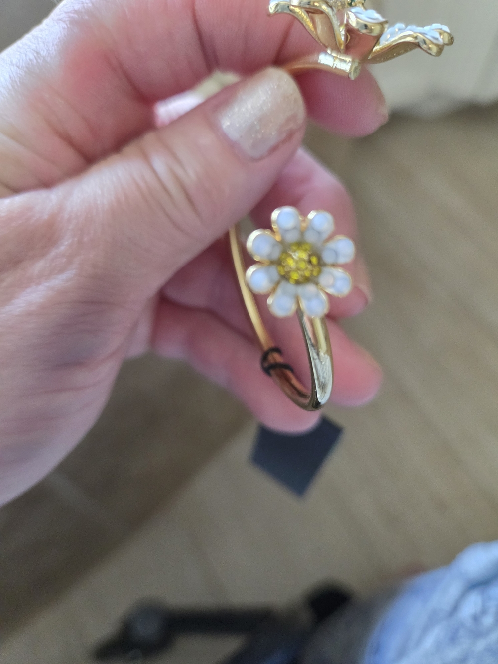 Kate spade Gold Floral Open Bangle with Daisy & Hummingbird DARLING - Picture 5 of 6